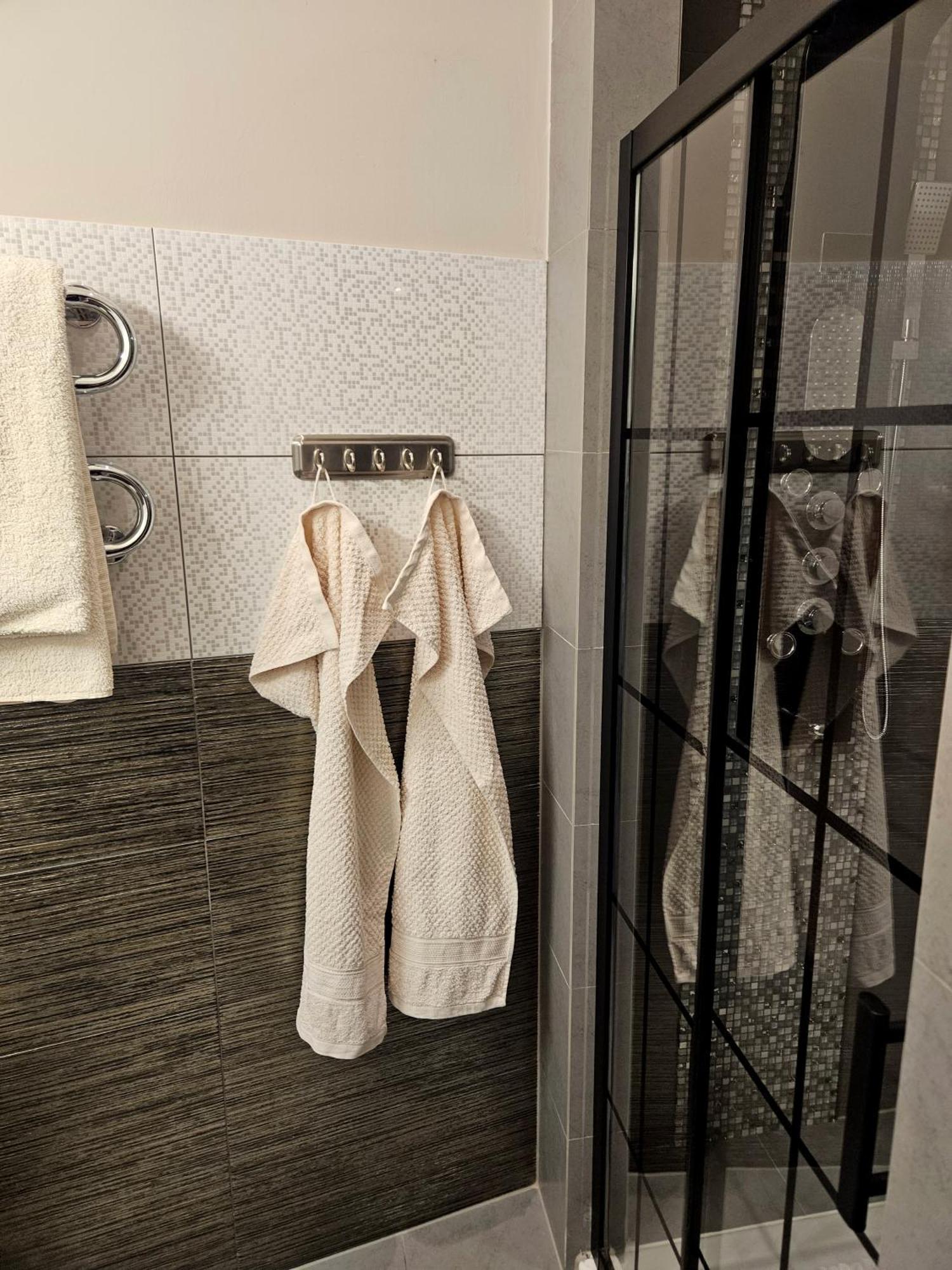 Sara -mikolajska - Rynek - Netflix Hydromassage Apartment