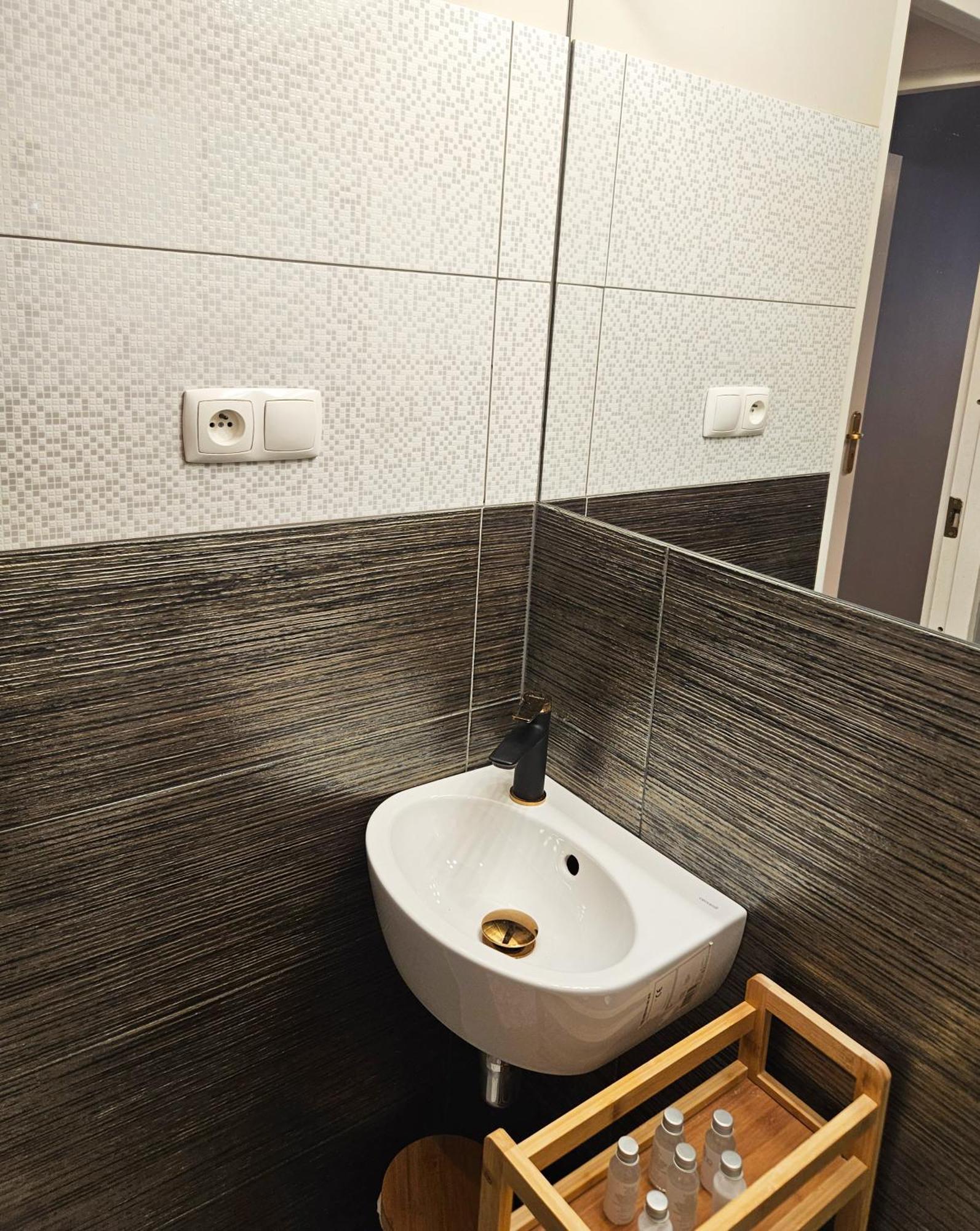 Sara -mikolajska - Rynek - Netflix Hydromassage Apartment Krakau